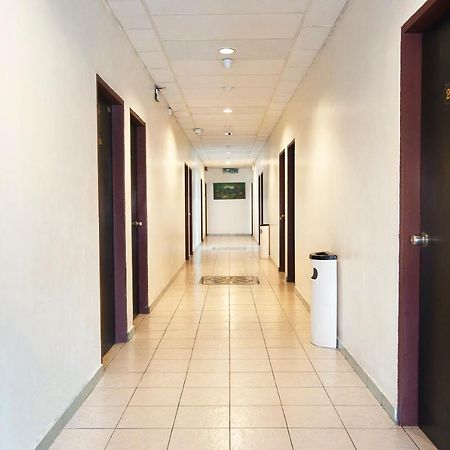 Oyo 89577 Kristal Hotel Keningau Экстерьер фото